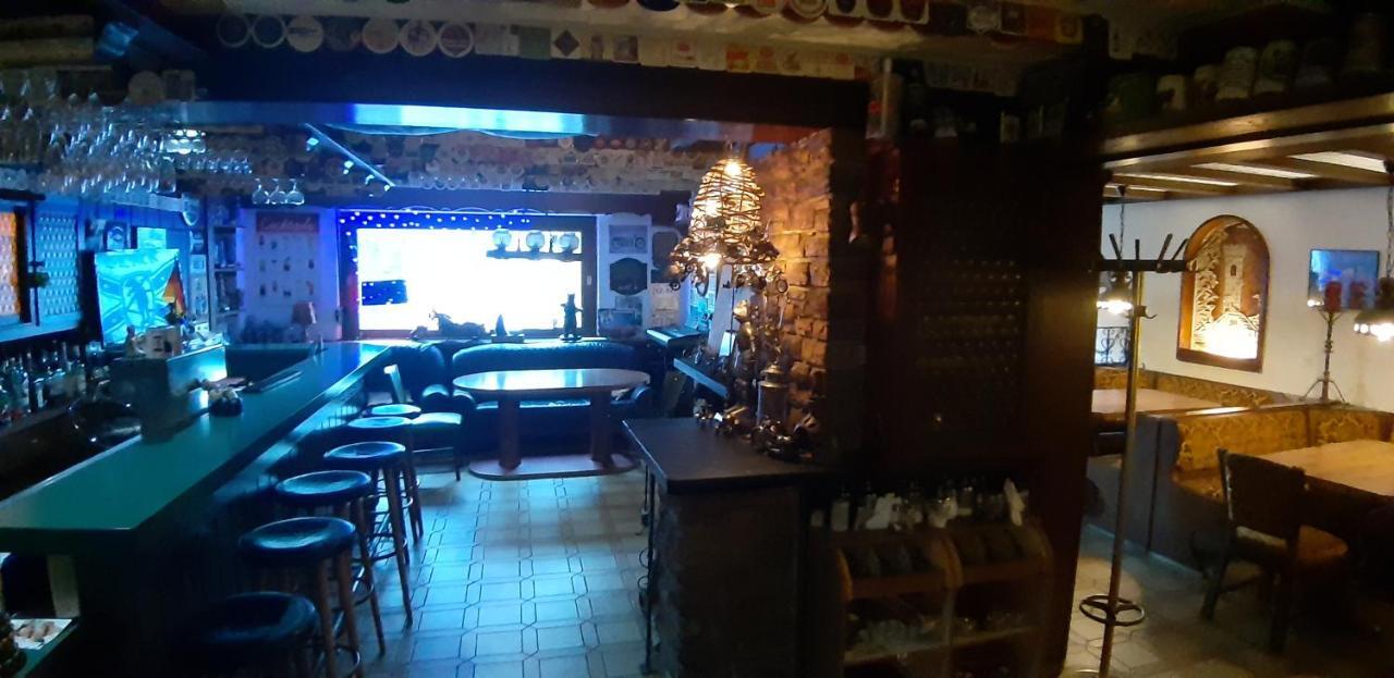 黑熊骑自行车酒吧酒店 坎普菲尔德 外观 照片